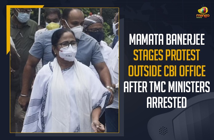 Mamata Banerjee Stages Protest Outside CBI Office After TMC Ministers Arrested,Mango News, Latest Breaking News 2021,Mamata Banerjee, Mamata Banerjee Latest News, TMC Ministers Arrested, West Bengal Chief Minister Mamata Banerjee, West Bengal Breaking News, Trinamool Congress leaders Arrest, CM Banerjee, TMC Ministers, Narada Scam Arrests, Violence at CBI Kol office, Mamata Dharna