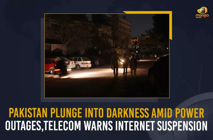 Pakistan Plunge Into Darkness Amid Power Outages Telecom Warns Internet Suspension, Telecom Warns Internet Suspension, Pakistan Plunge Into Darkness Amid Power Outages, Pakistan Telecom Operators warned to shut down their mobile and internet services amid the constant outages in the nation, National Information Technology Board, Telecom operators in Pakistan have warned about shutting down mobile and internet services due to long hours power outages nationwide, Pakistani PM Shehbaz Sharif warned the country that they might face increased load shedding in the coming month of July, liquefied natural gas, Pakistan Government is attempting to boost energy conservation, Pakistan Plunge, Pakistan Telecom Operators, Pakistan Plunge News, Pakistan Plunge Latest News, Pakistan Plunge Latest Updates, Pakistan Plunge Live Updates, Mango News,
