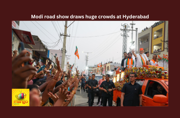 Modi Road Show Draws Huge Crowds At Hyderabad, Modi Road Show, Modi Road Show Huge Crowd, Huge Crowd At Hyderabad, BJP, Etela Rajendar, Malkajgiri, Modi, Namo, Phir Ek Baar Modi Sarkar, Road Show, CM Jagan, AP Live Updates, Andhra Pradesh, Political News, Mango News